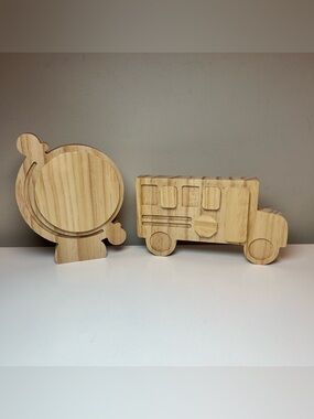 Mondo Llama Wood School Bus & Globe Arts & Crafts